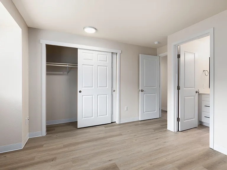 Westhampton Apartments — Photo 18