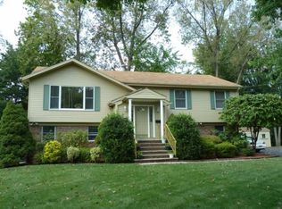 157 Caroline Rd, Paramus, NJ 07652