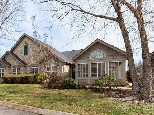 121 Outlook Cir, Swannanoa, NC 28778