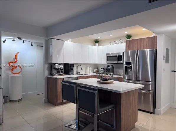 600 Three Islands Blvd APT 115, Hallandale Beach, FL 33009