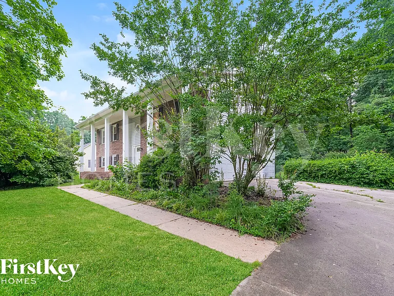 160 Rhyne Ct — Photo 2