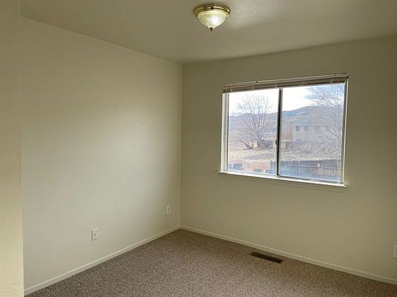 5th image of 137 Dayton Village Pkwy APT B