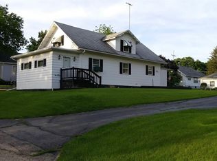 1743 S Cedar Ave, Freeport, IL 61032