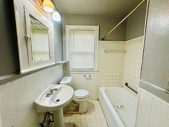 5th image of 15895 Cloverlawn St #15895