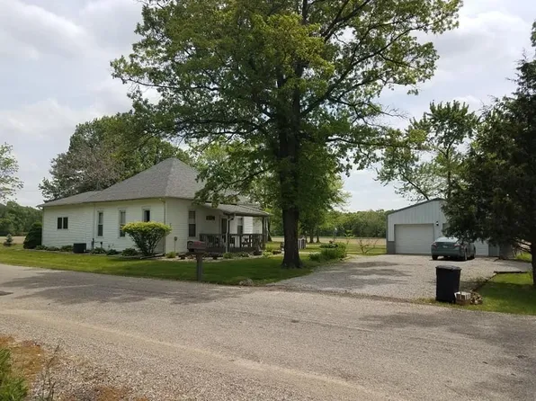 1534 E 600th Rd, Casey, IL 62420