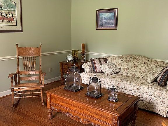 3rd image of 868 Rocky Knoll Ln