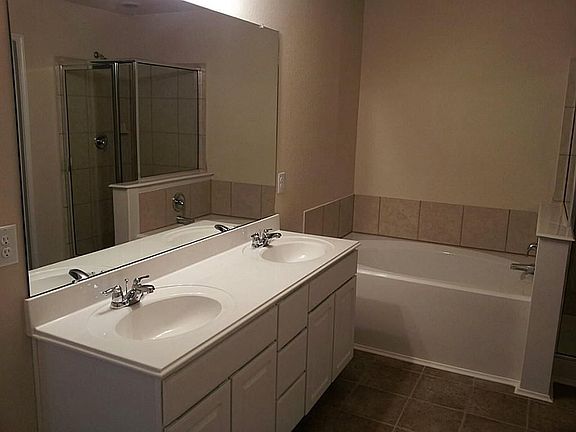 3rd image of 18122 Hillock Glen Ln
