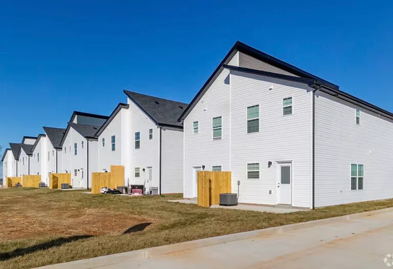 107 Aviator Cir #B — Photo 8