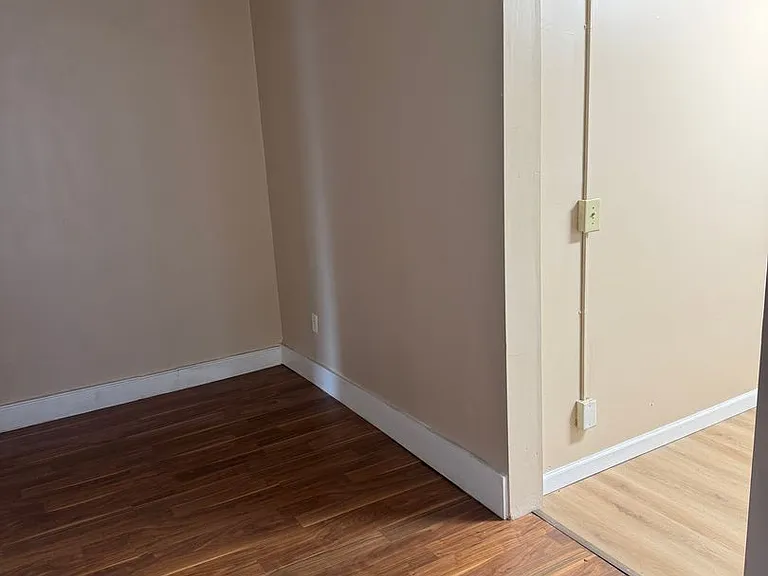 328 W Broad St — Photo 5