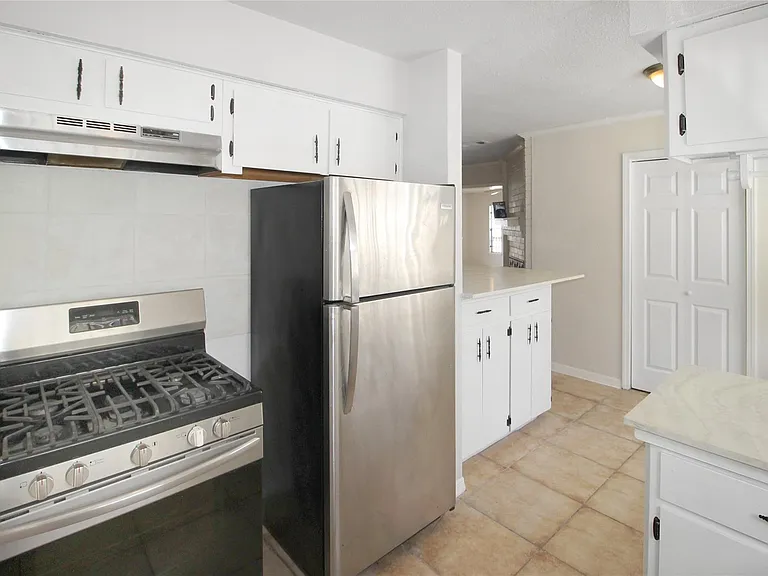 10322 Nold Dr — Photo 6