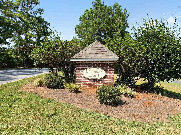 5th image of 115 Mountain Lake Dr