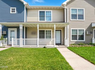 716 Promenade Ct, Grand Forks, ND 58203