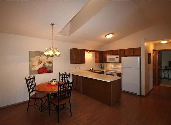 3rd image of 1018 Pondview Ct