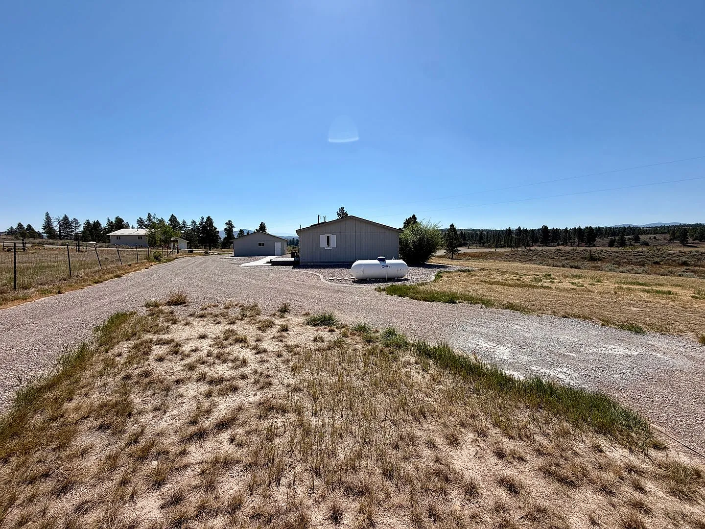 Pet Friendly 4 Bed 2 Bath Single Family Home With Garage and Newly Remodeled Kitchen! — Photo 4