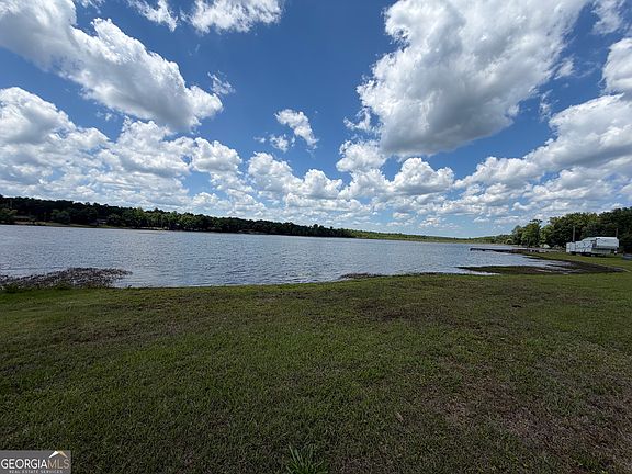 4th image of Lakeshore Dr N