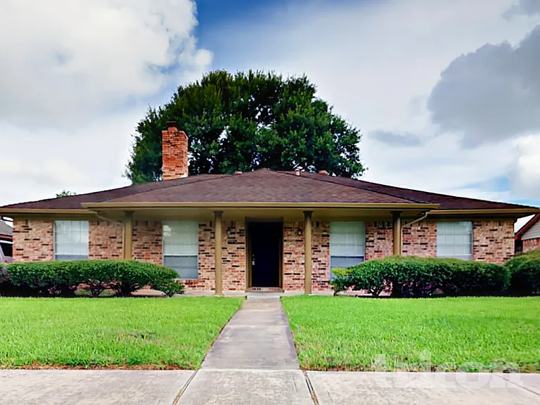 1838 Turtle Creek Dr — Photo 2