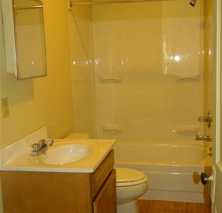 Full Bath (varies)
