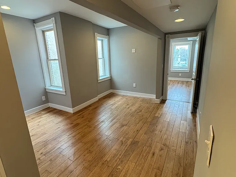 1519 N Broadway — Photo 9