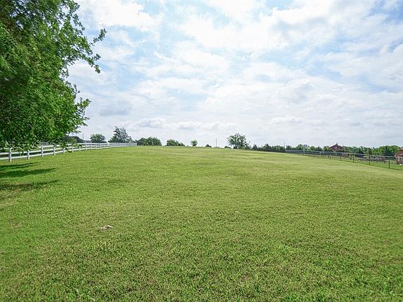 4th image of 2601 Long Lake Pl