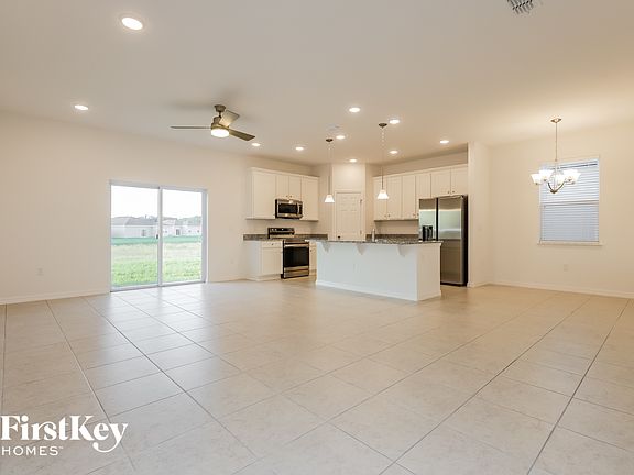 4th image of 601 Crown Rose Dr