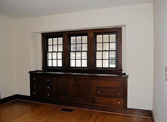 Another view of dining room built-in.