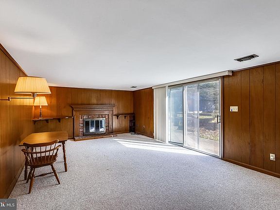 3rd image of 389 Stonehouse Dr