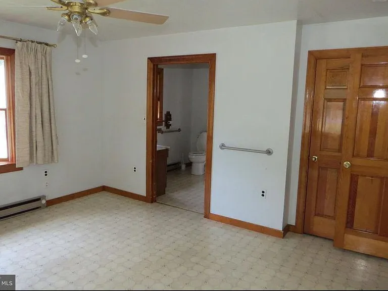 Bathroom downstairs