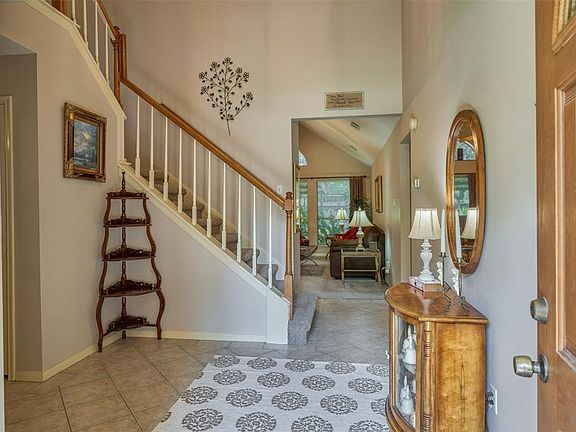 4th image of 2212 Lady Leslie Ln