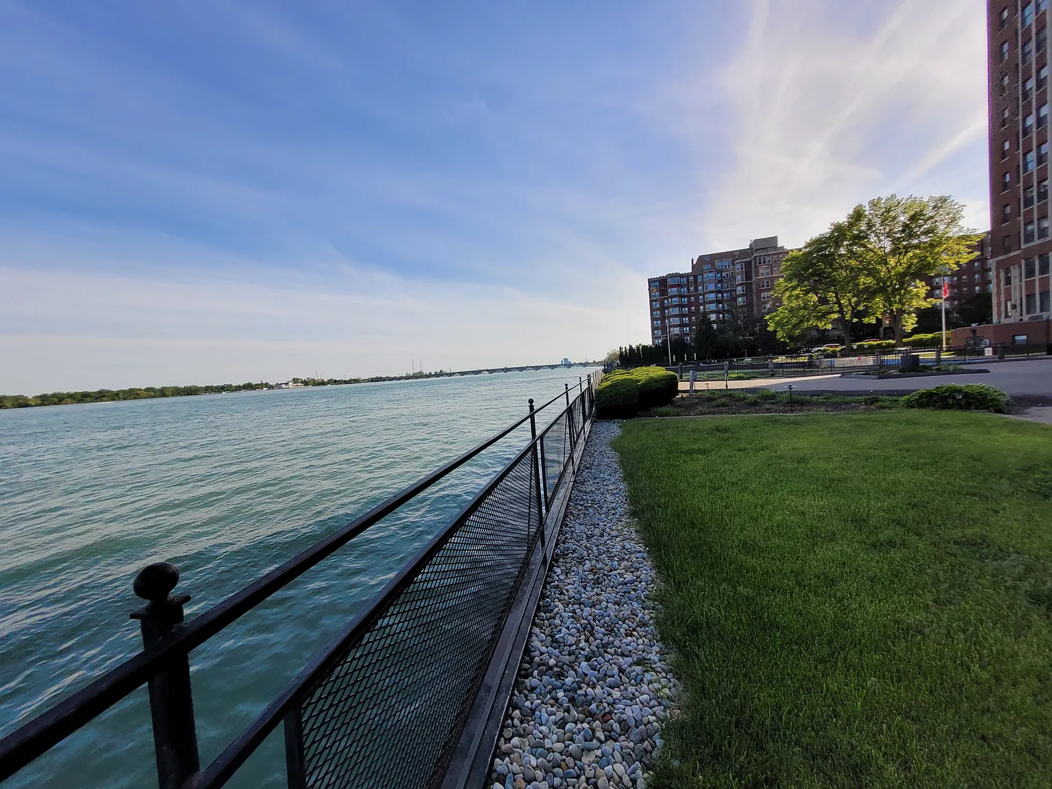 2 bed, 1142 sqft, $2,300 — Photo 3