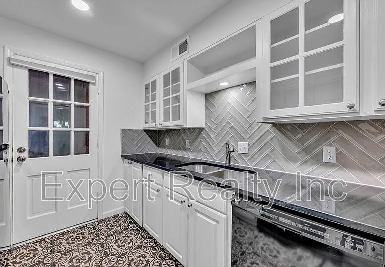 2076 Montreat Cir — Photo 3