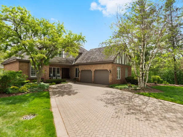 20 Lake Ridge Club Ct, Willowbrook, IL 60527