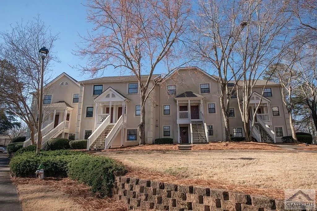 2 bed, 2.5 bath, 1250 sqft, $1,400 — Photo 1