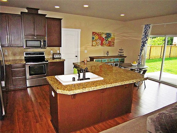 3rd image of 3837 Southlake Dr SE