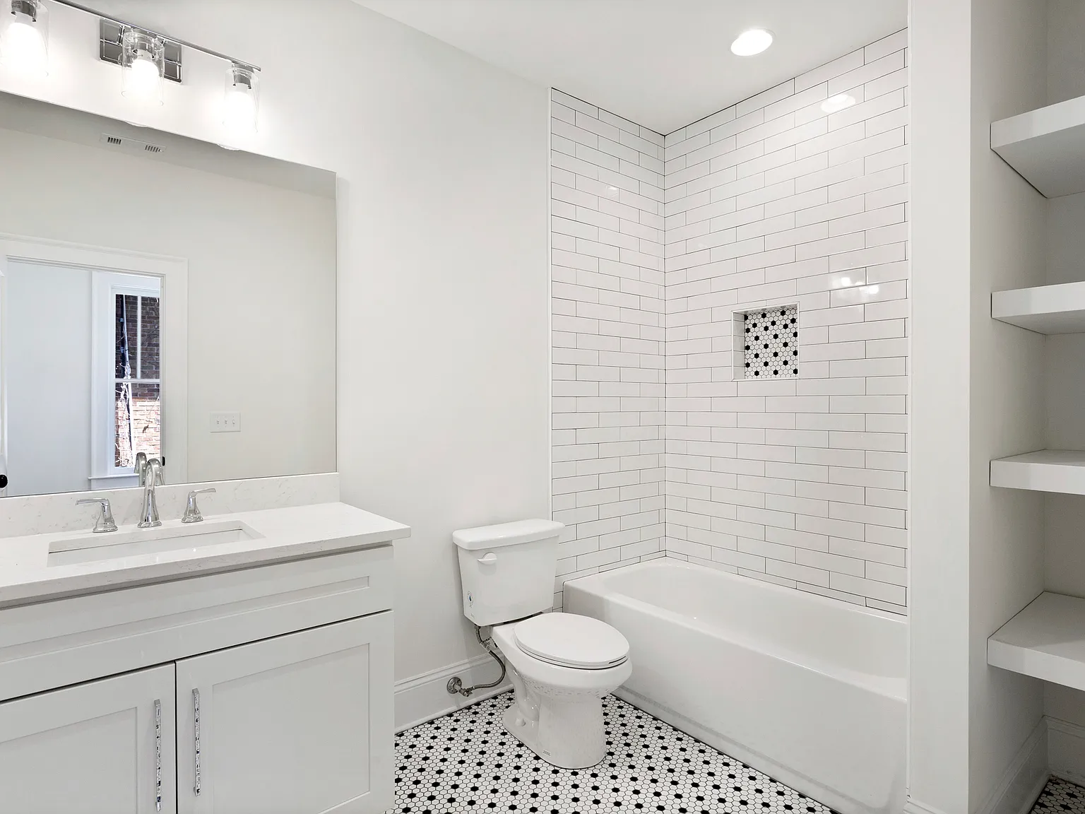 512 Ralph McGill Boulevard Northeast - 4 — Photo 3