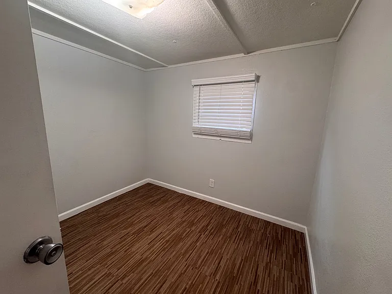 5811 Grey St — Photo 16
