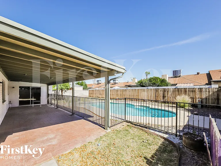 5240 W Hatcher Rd — Photo 14