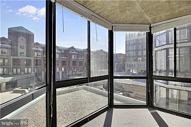 4th image of 24 Courthouse Sq APT 201