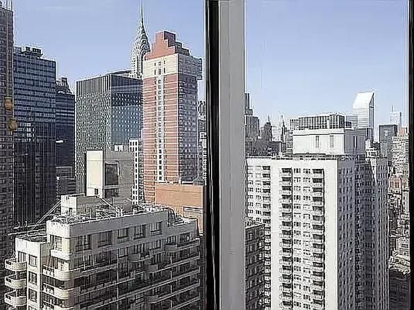 330 East 38th Street 54H image 2 of 25