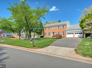 200 Hawkins Ln, Sterling, VA 20165