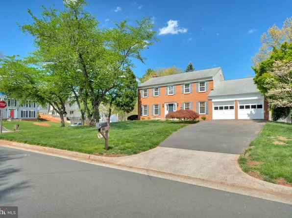 200 Hawkins Ln, Sterling, VA 20165