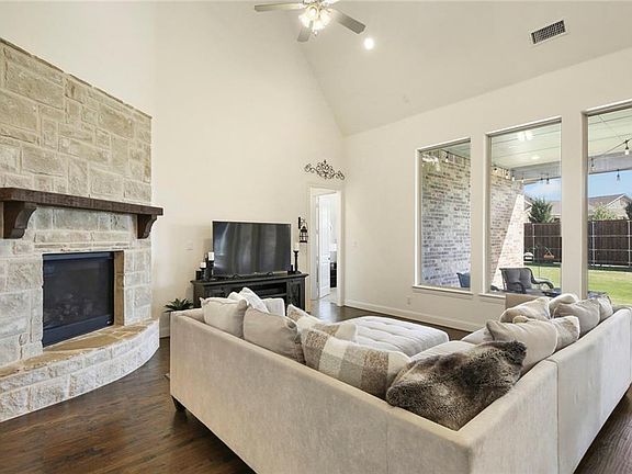 3rd image of 4461 Crossvine Dr