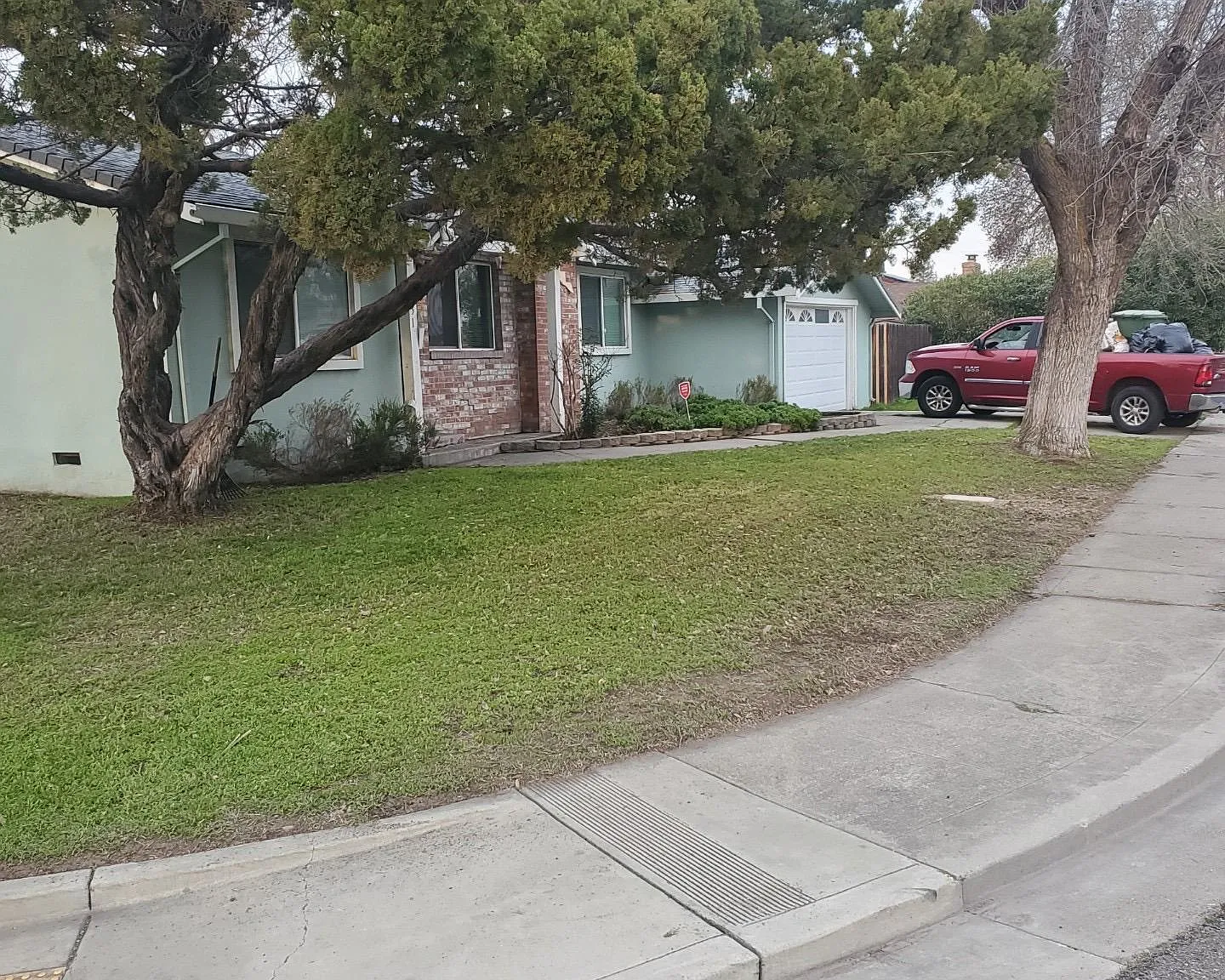 3 bed, 1.5 bath, 1152 sqft, $2,100 — Photo 1