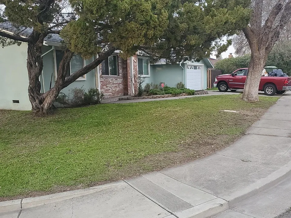 831 E Mayfair Ave