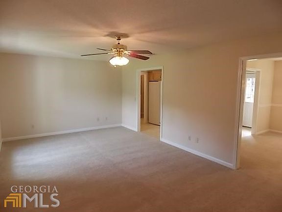 4th image of 2304 Camelia Dr W