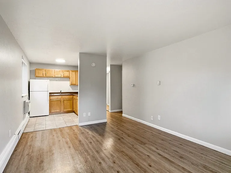 21 Logan — Photo 38