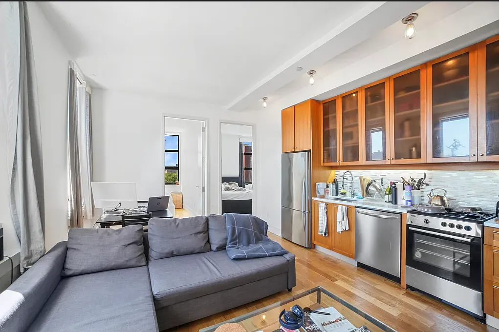 Building Photo - 573 Metropolitan Ave #4A