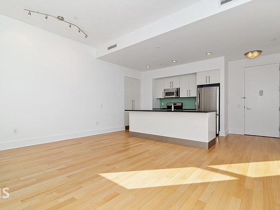5th image of 4 Beacon Way APT 1703