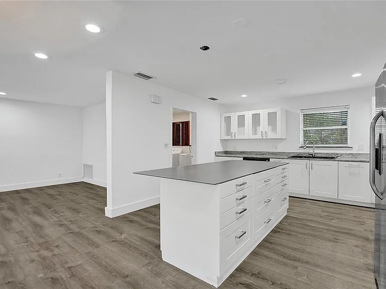 5981 NE 22nd Way — Photo 11