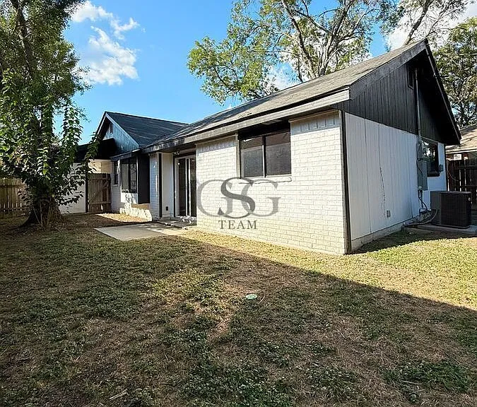 917 Sundance St — Photo 33