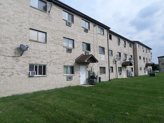 1st image of 4247 Jennifer Ln APT 1A